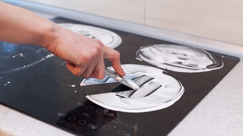 Cách vệ sinh bếp từ Bosch đúng chuẩn, không trầy mặt kính