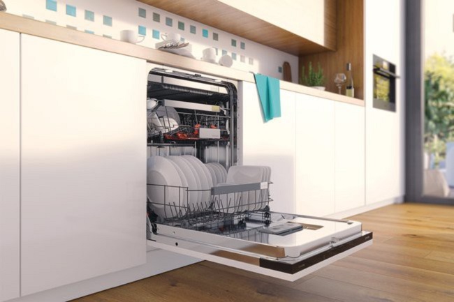 Máy rửa bát là thiết bị gia dụng hỗ trợ làm sạch nhanh chóng, tự động bát đĩa, các dụng cụ nhà bếp. 