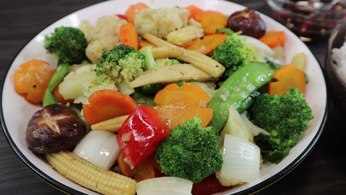 Gợi Ý Mâm Cơm Cúng Rằm Tháng 7: 7 Món Chay – Mặn Dễ Làm, Chuẩn Truyền Thống